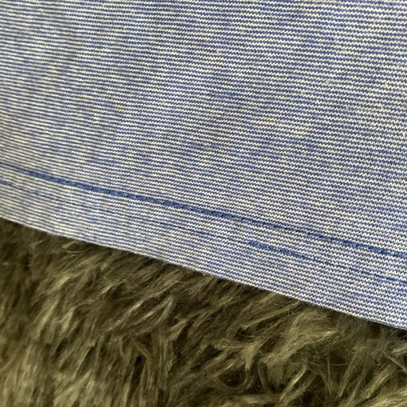 Red border and blue tank top - Picture 16 of 17